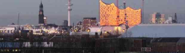2013: Freie Sicht auf Hamburg - Elbphilharmonie in Gold